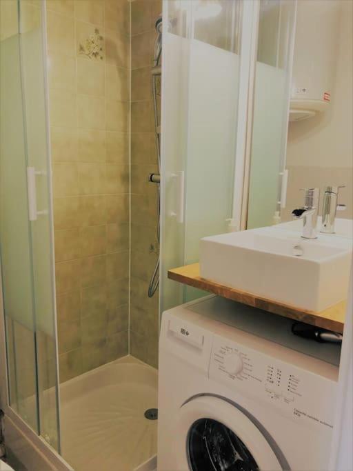 בורם-לה-מימוזה Studio Cabine Climatise 800 M De La Plage Et Des Commerces מראה חיצוני תמונה