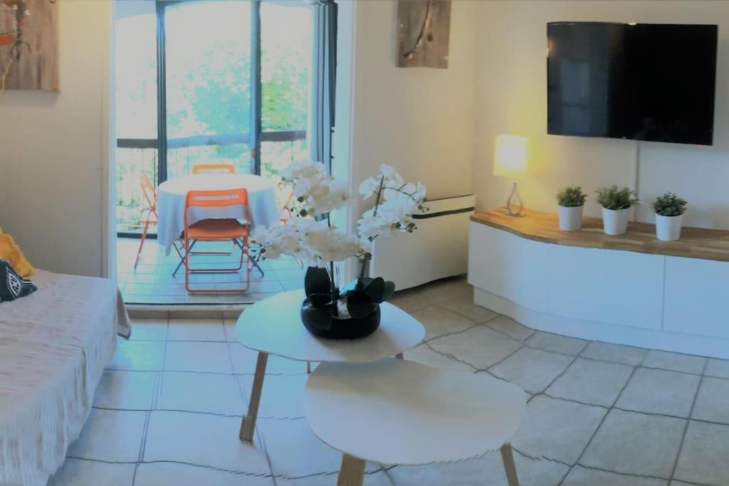 בורם-לה-מימוזה Studio Cabine Climatise 800 M De La Plage Et Des Commerces מראה חיצוני תמונה